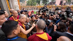 interdependence-is-the-antidote-to-destructive-emotions-dalai-lama-in-bodhgaya-phayul.jpg